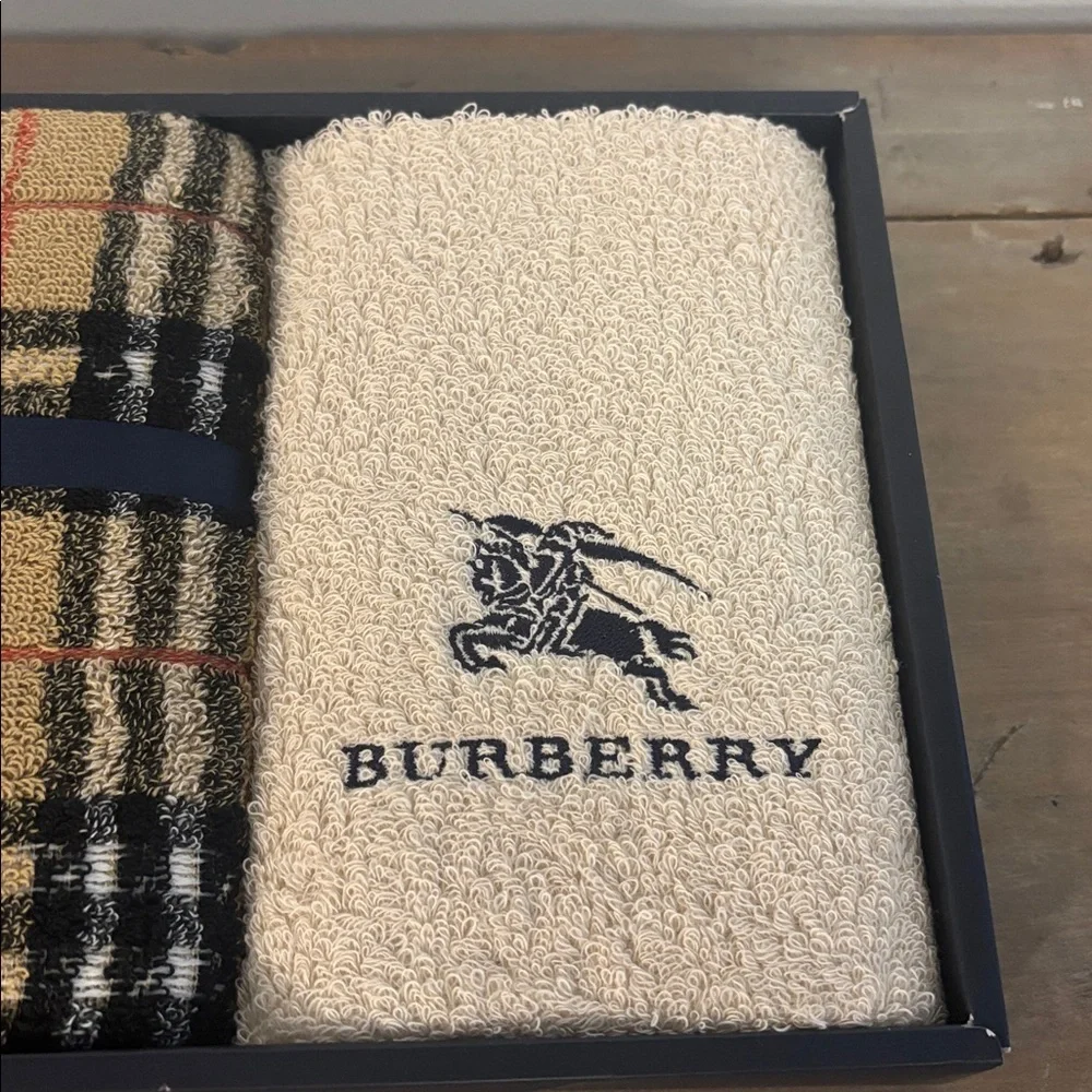 Authentic Burberry Beige and Black Towel Set
